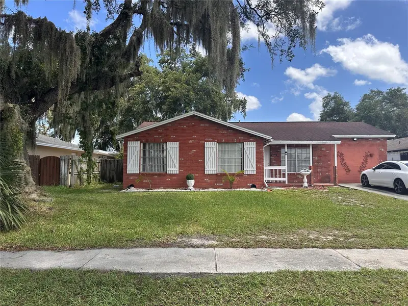 8848 Oak Cir, FL