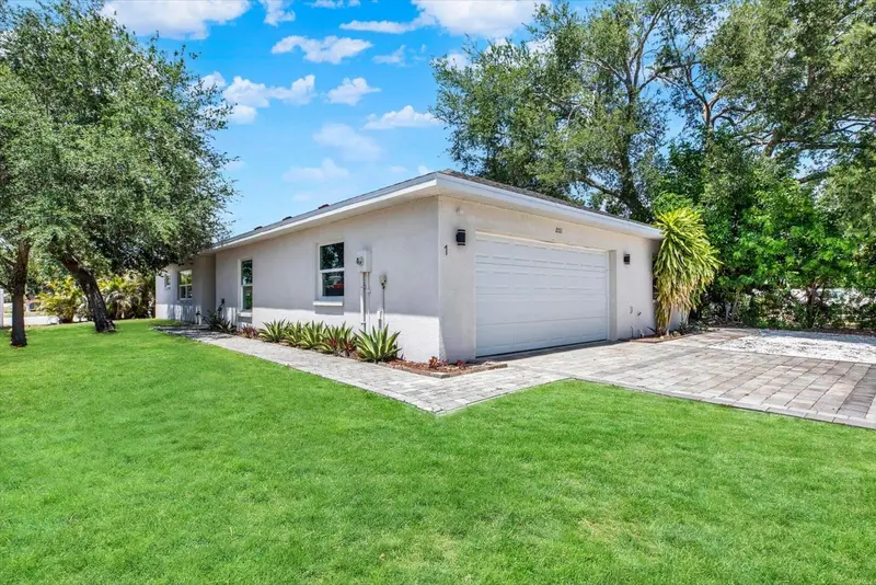 2011 Outer Dr, FL