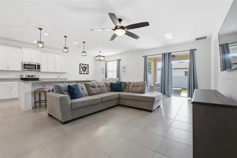 180 Jensen Dr, FL