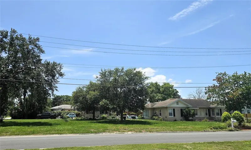 706 Avenue I Ne, FL
