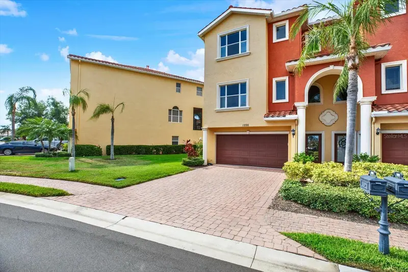 1226 3rd Street Cir E, FL