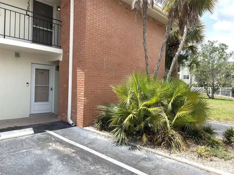 4520 Overlook Dr Ne #132, FL