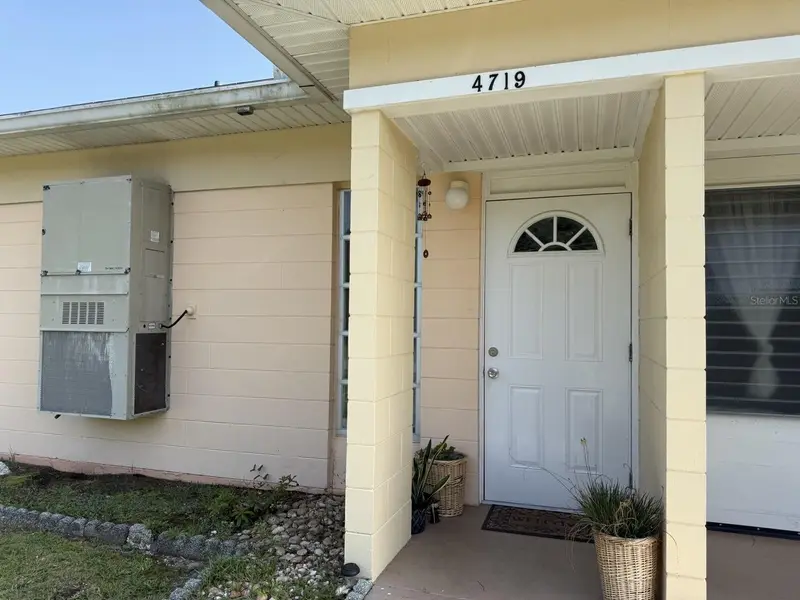 4719 Club Cir, FL