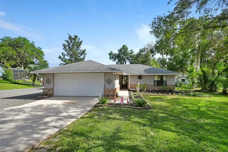 235 W Retta St, FL