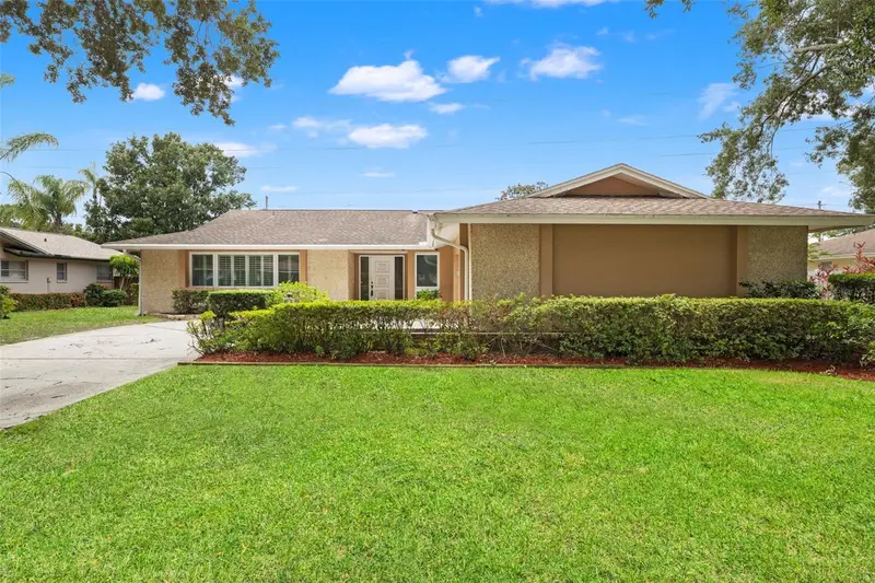 2942 Clubhouse Dr W, FL