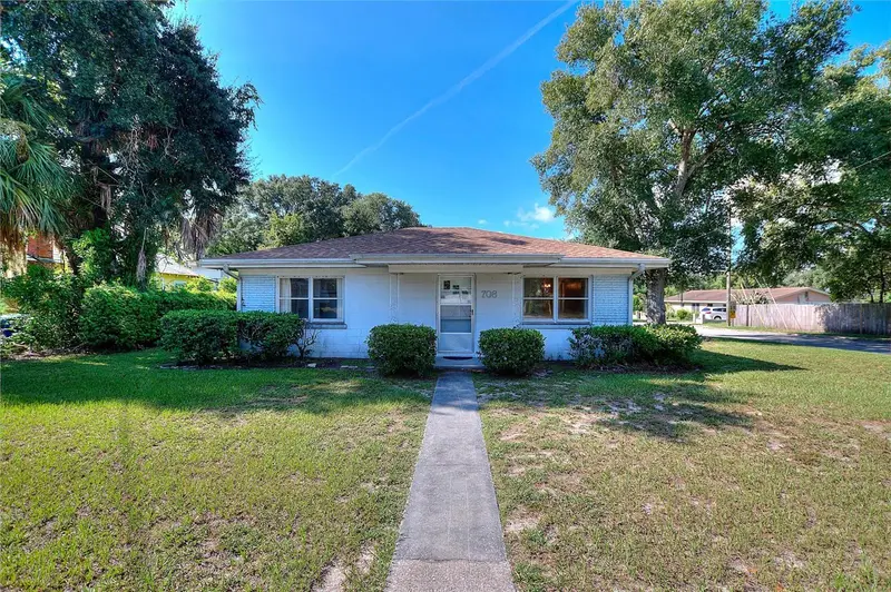 708 Avenue E Ne, FL