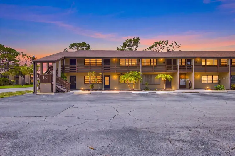 10 Quails Run Blvd #8, FL
