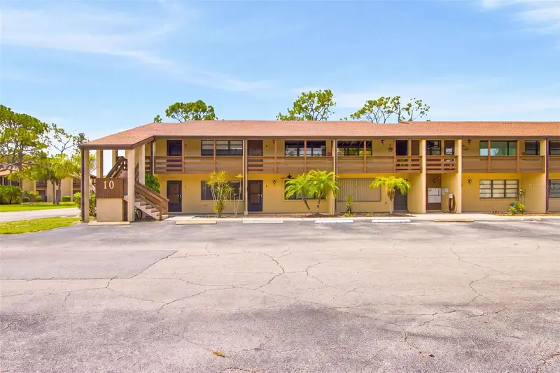 10 Quails Run Blvd #8, FL