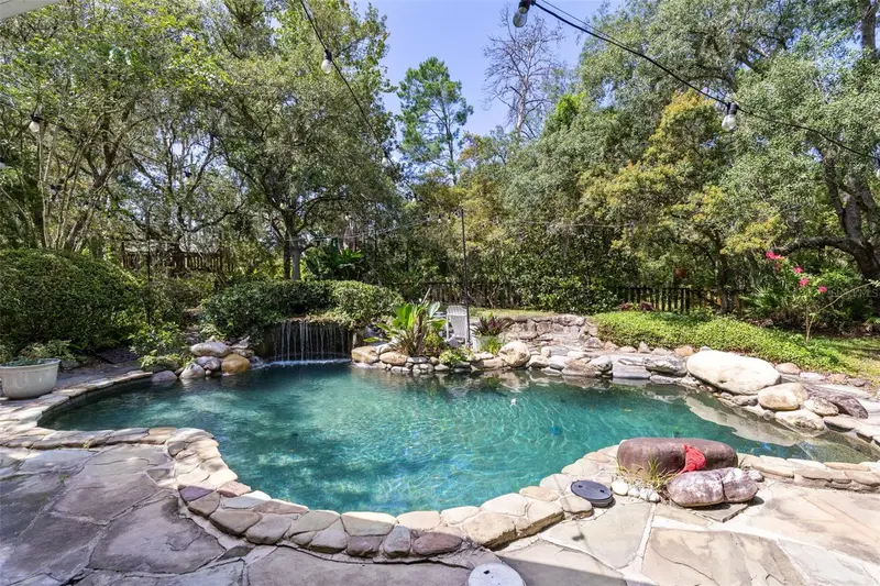 120 W Greentree Ln, FL