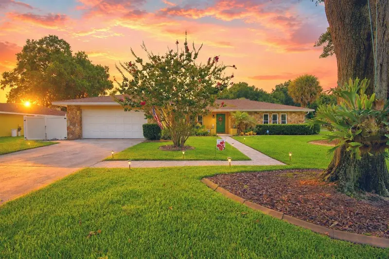 902 Crestview Dr, FL