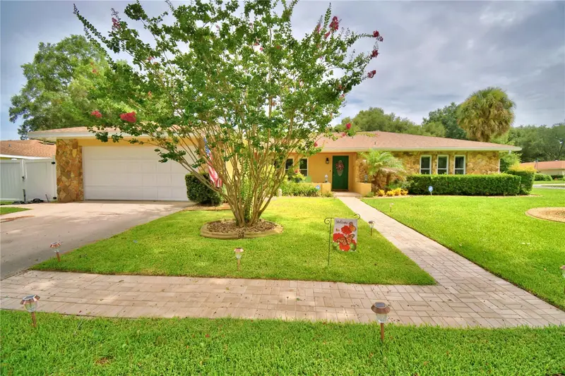 902 Crestview Dr, FL