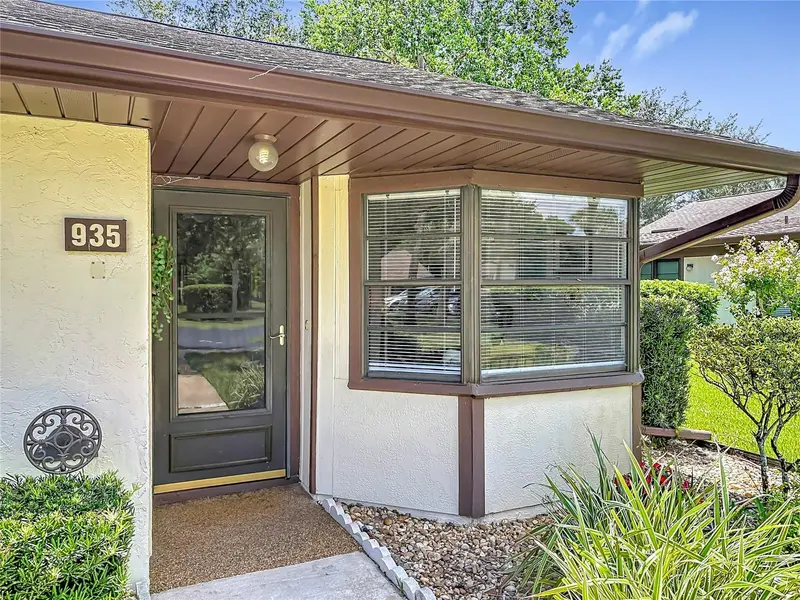 935 Eastridge Dr #7a, FL