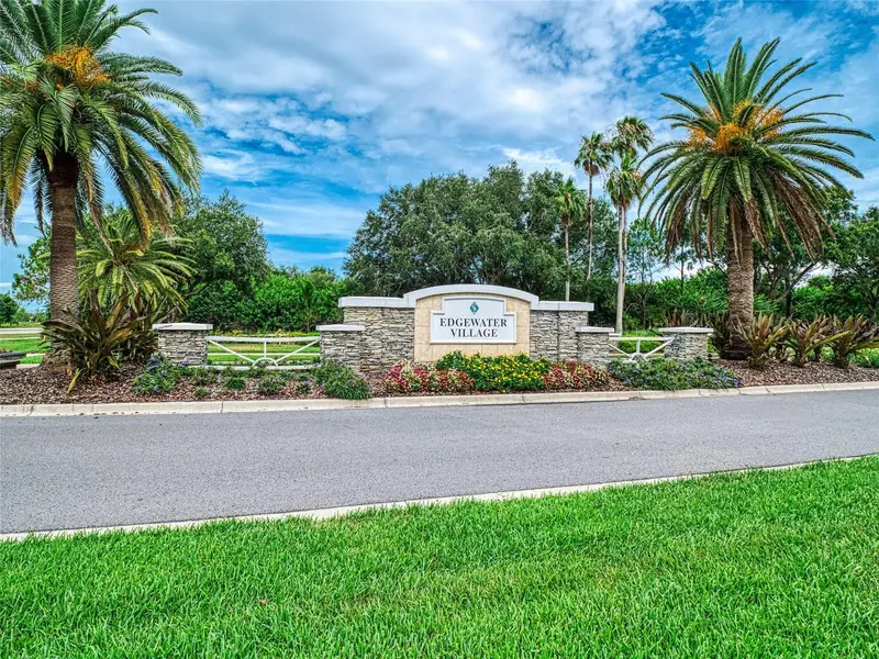 8310 Whispering Woods Ct, FL