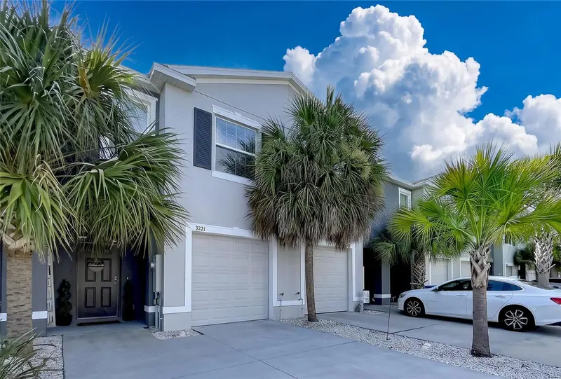 3221 Pleasant Willow Ct, FL