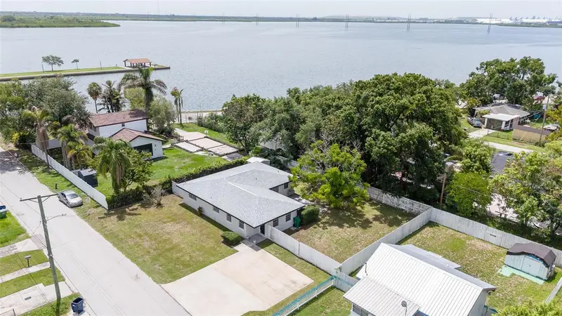 2421 Linsey St, FL