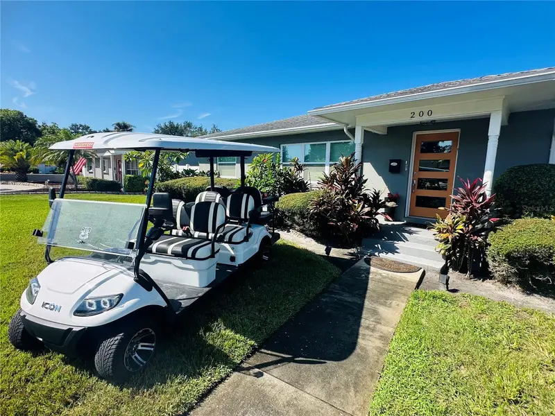 200 Park St N, FL