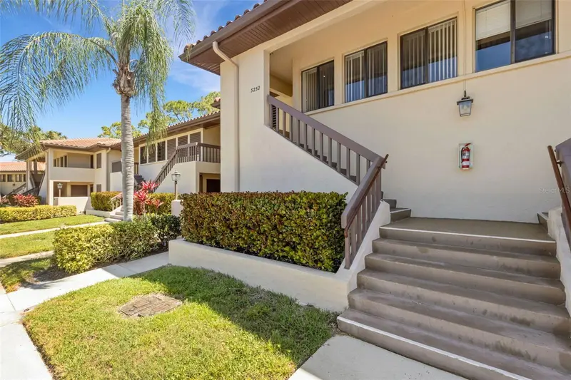 5252 Lake Village Dr #54, FL