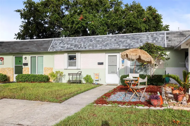 180 Sky Loch Dr W, FL