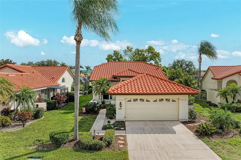 4909 Clubview Ct E, FL