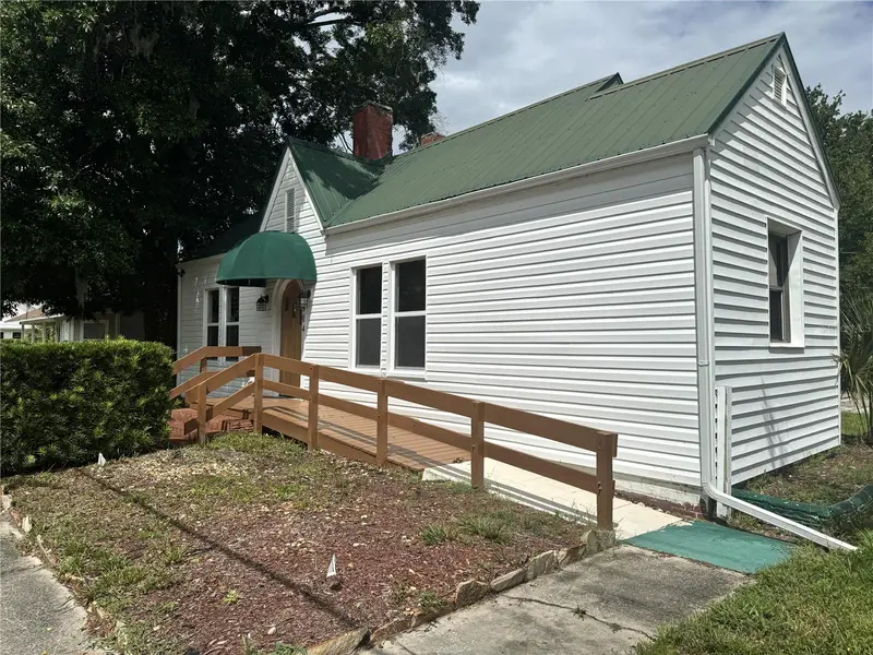 904 E Moody Blvd, FL