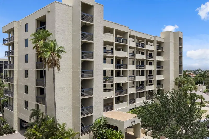 1095 Gulf Of Mexico Dr #303, FL