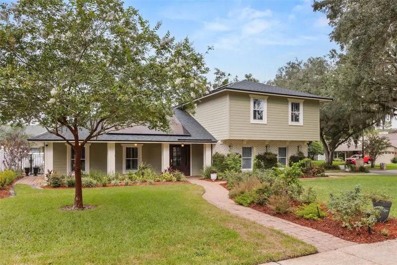 900 Lenmore Ct, FL