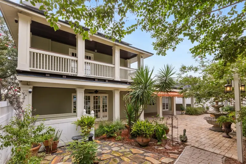 900 Lenmore Ct, FL