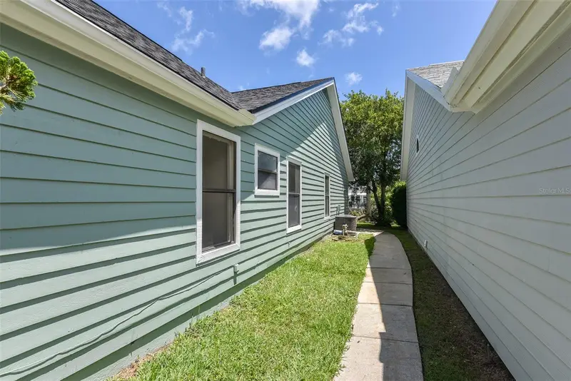 756 Pine Shores Cir, FL