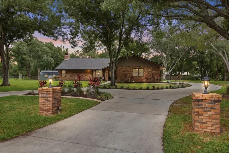 10616 Forest Run Dr, FL