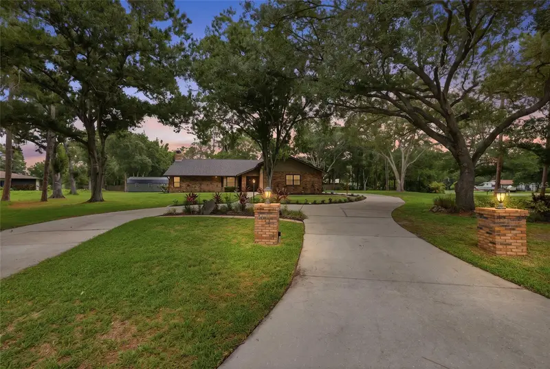 10616 Forest Run Dr, FL