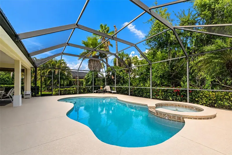 706 Misty Pond Ct, FL