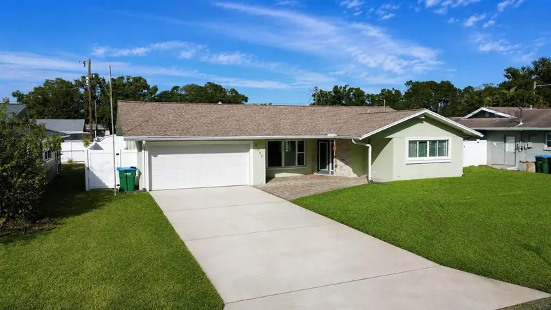 5669 45th Ave N, FL