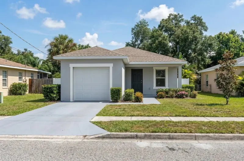 1704 W 15th St, FL