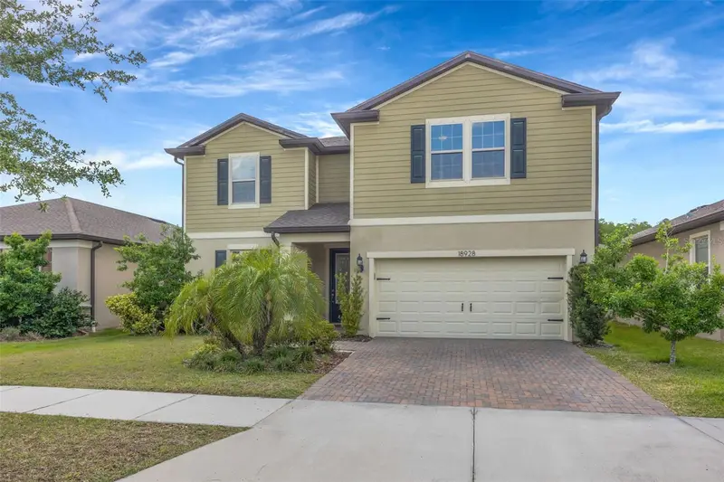 18928 Willowmore Cedar Dr, FL