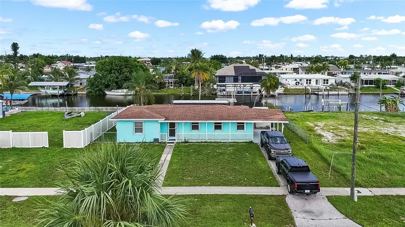 21748 Edgewater Dr, FL