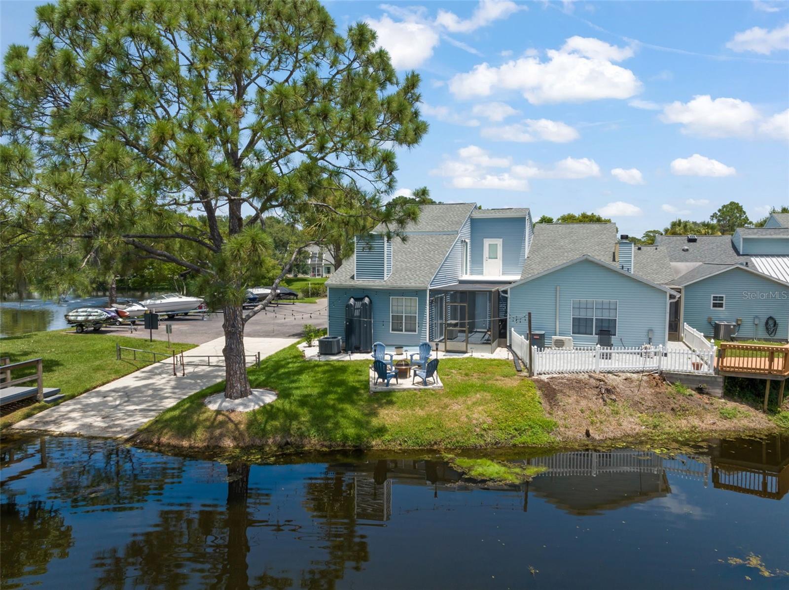872 Bay Lake Ct, FL