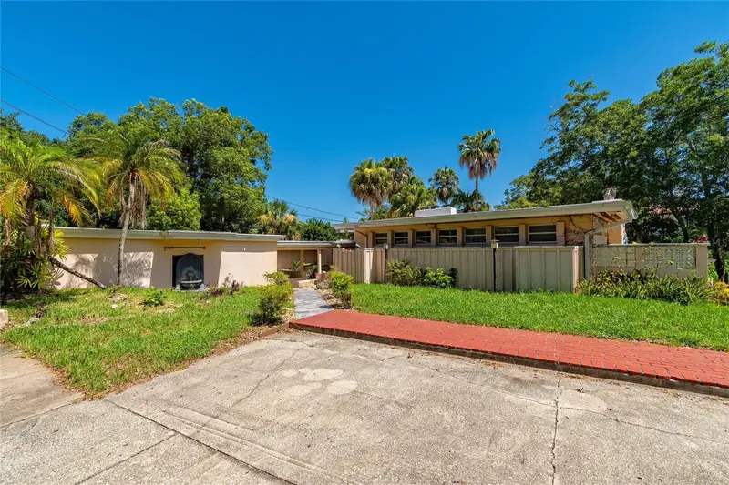 2425 Lake Sue Dr, FL