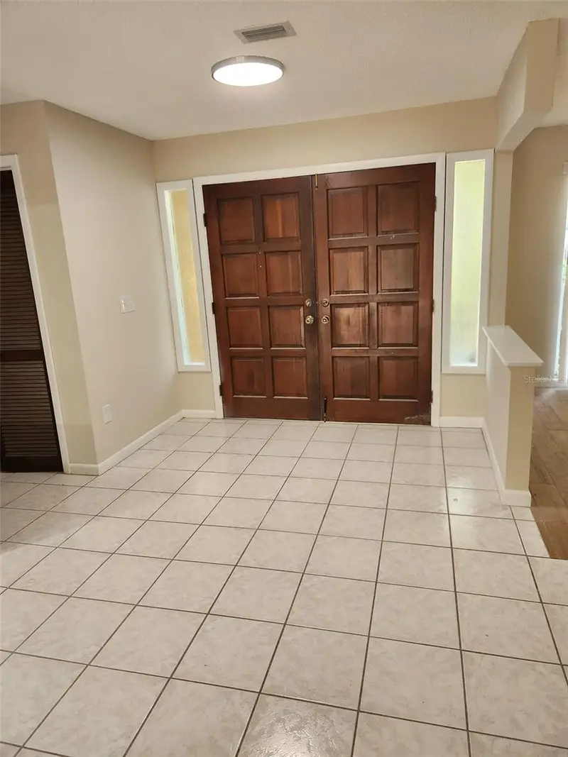 3215 Lake Saxon Dr, FL