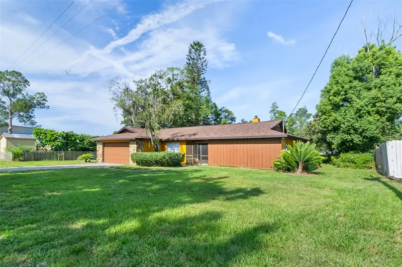 3215 Lake Saxon Dr, FL