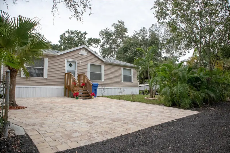 5823 Barry Ln, FL