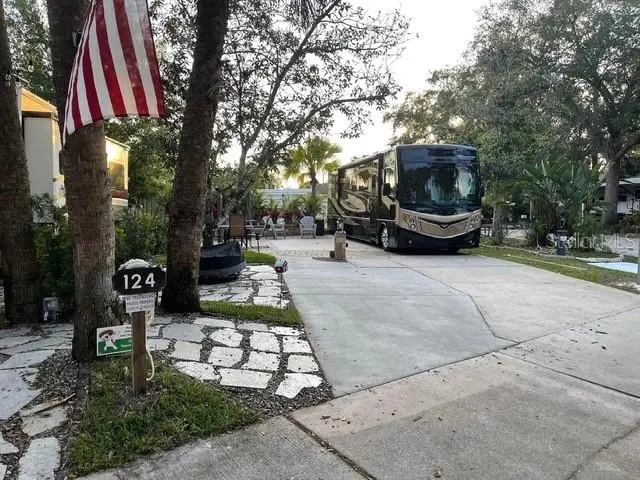 124 Stallion Ln, FL
