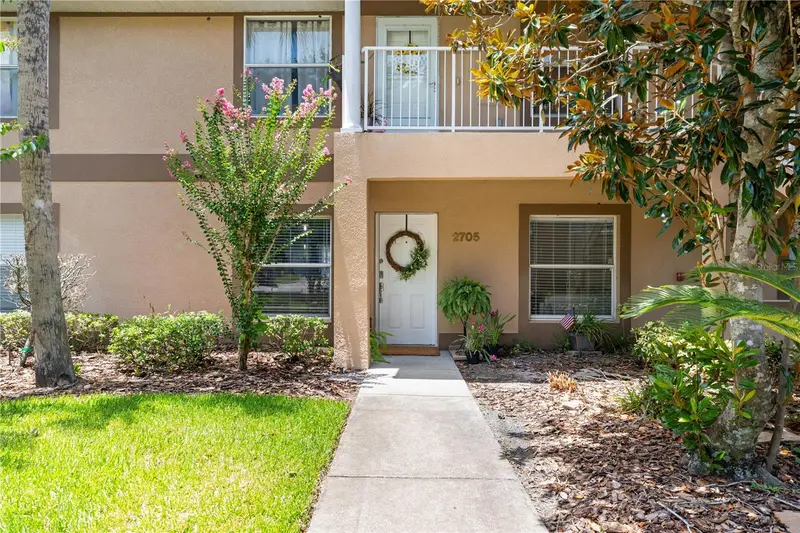 2705 Emerald Lake Ct #2705, FL