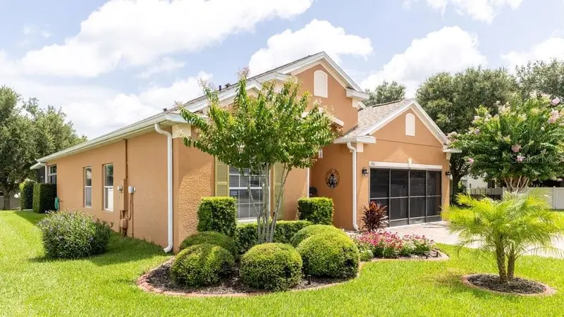 5911 Whisper Pine Dr, FL