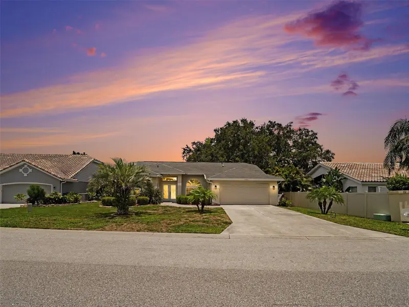 5325 Gardens Dr, FL
