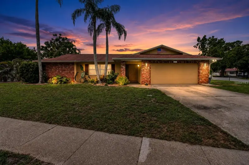 2221 Colonial Dr, FL