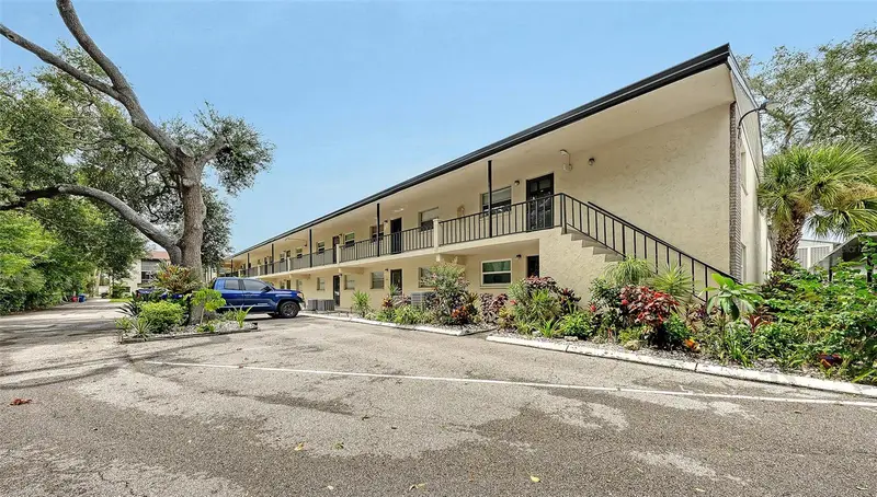 2260 Stickney Point Rd #324, FL
