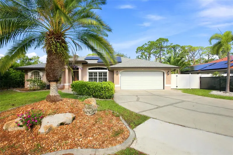 652 N Elm St, FL