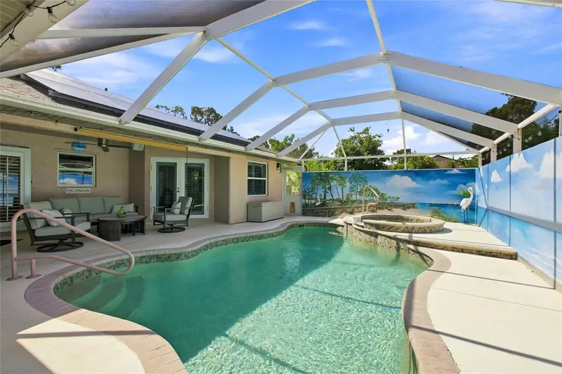 652 N Elm St, FL