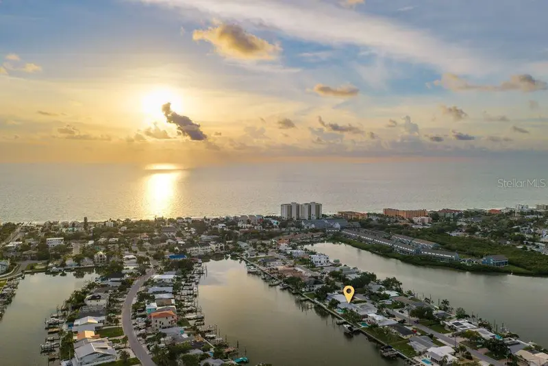 337 La Hacienda Dr, FL