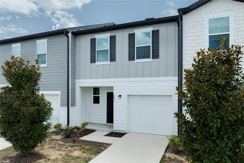 221 Mandovi St, FL